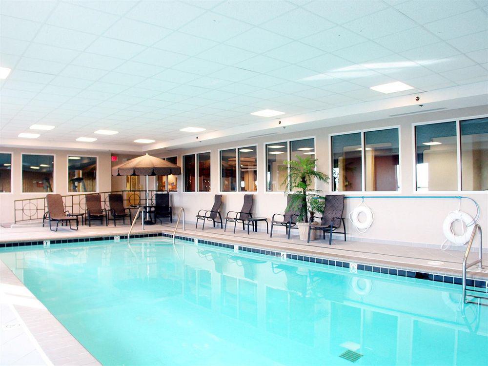 Holiday Inn Express Hotel & Suites Greenwood Bagian luar foto