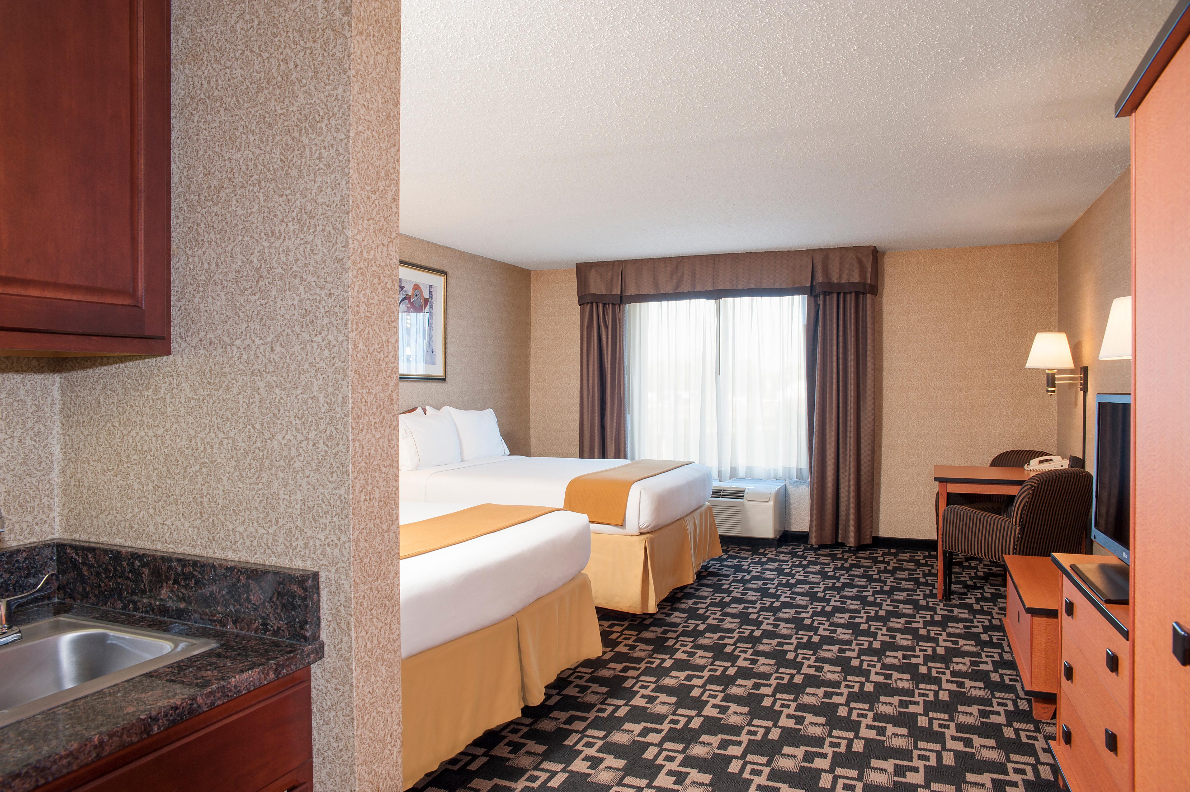 Holiday Inn Express Hotel & Suites Greenwood Bagian luar foto