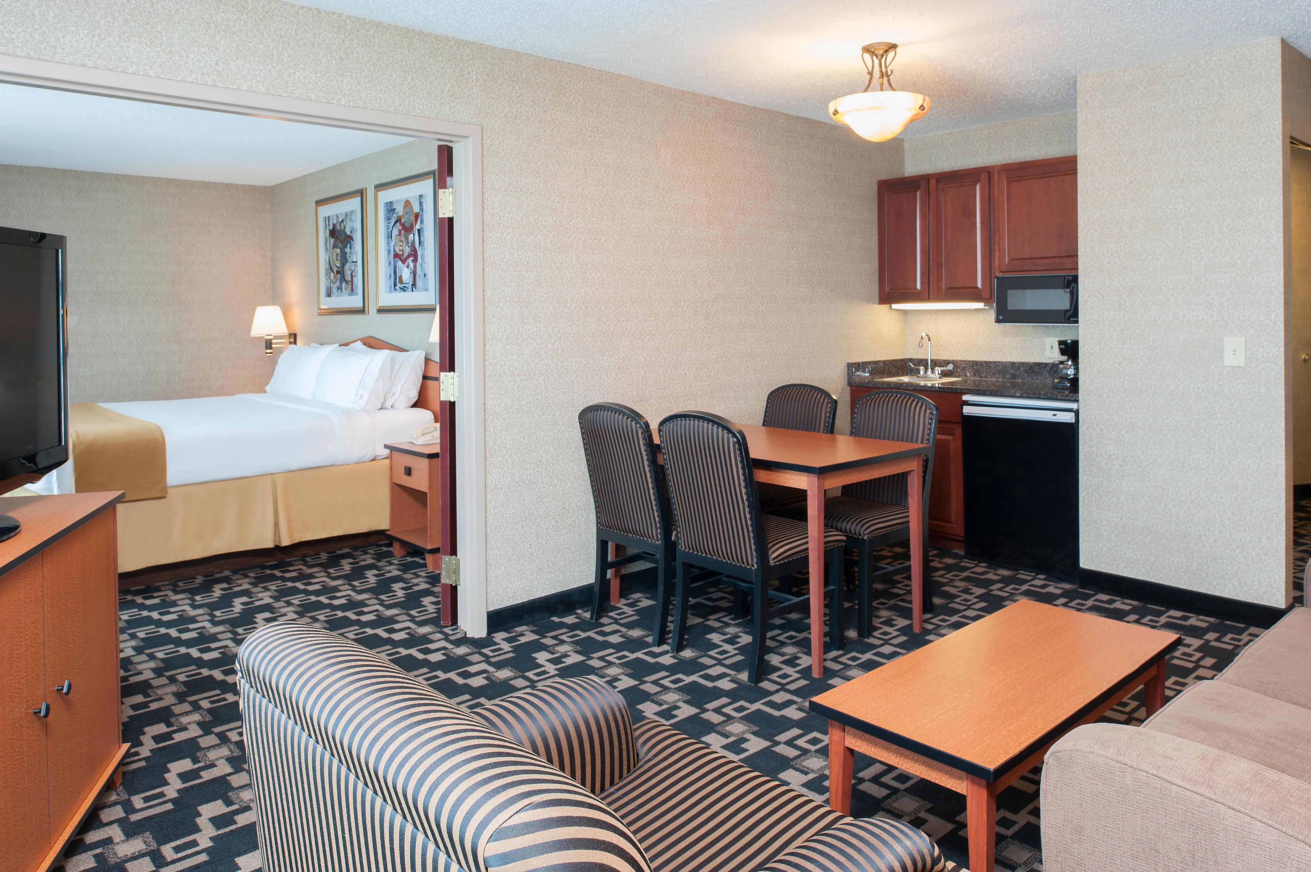 Holiday Inn Express Hotel & Suites Greenwood Bagian luar foto