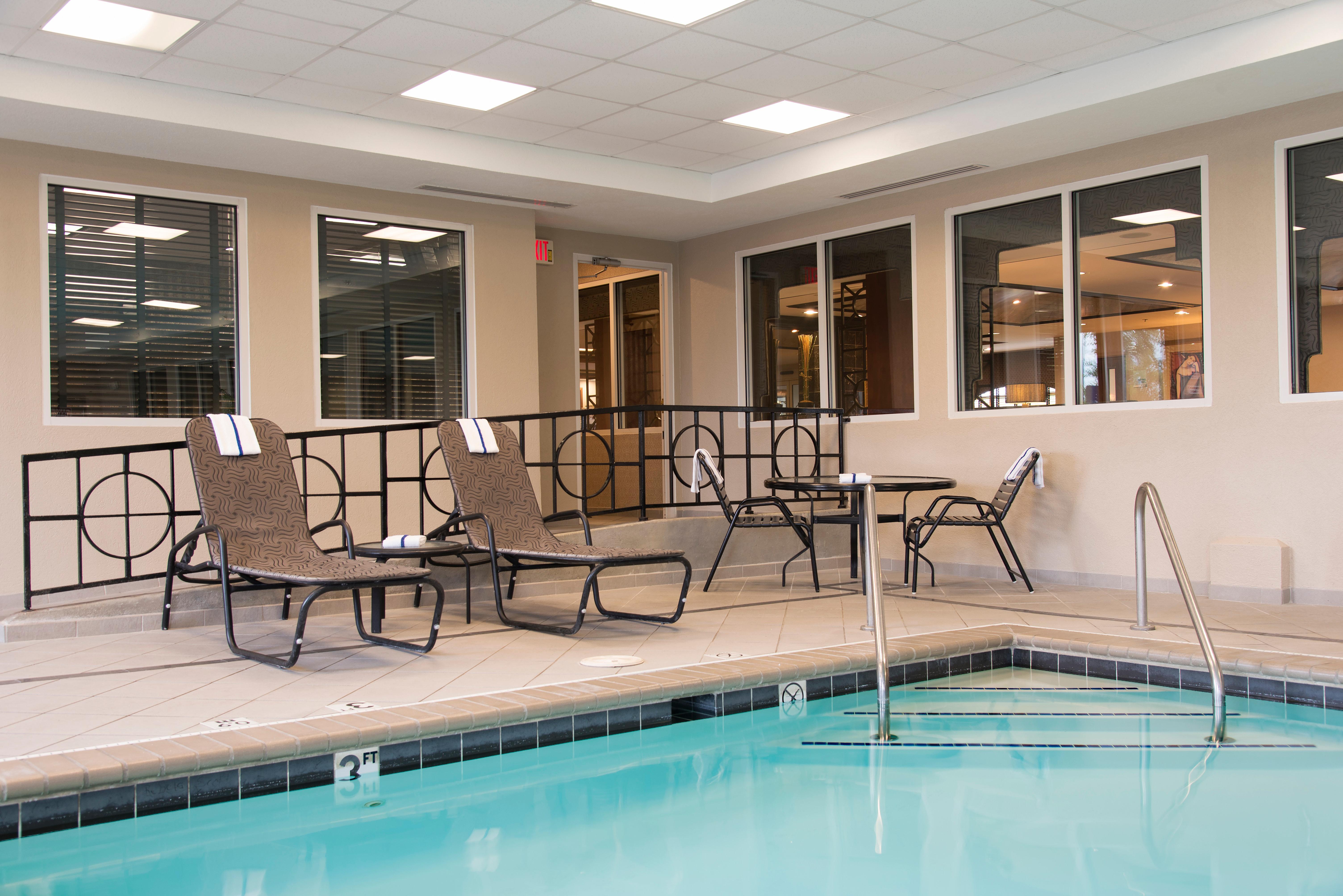 Holiday Inn Express Hotel & Suites Greenwood Bagian luar foto