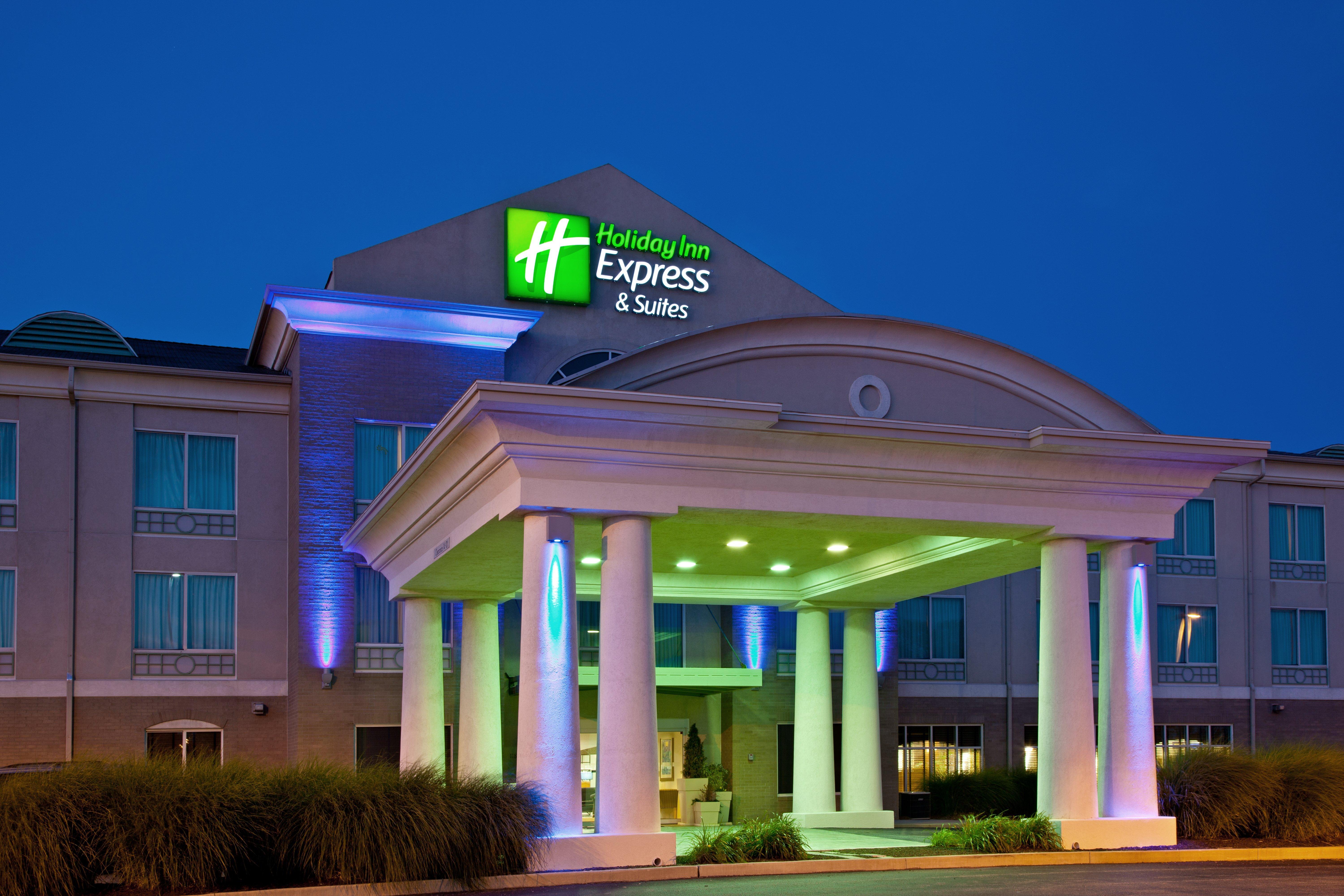 Holiday Inn Express Hotel & Suites Greenwood Bagian luar foto