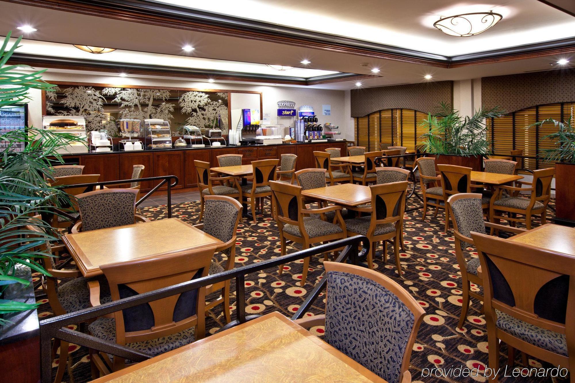 Holiday Inn Express Hotel & Suites Greenwood Bagian luar foto