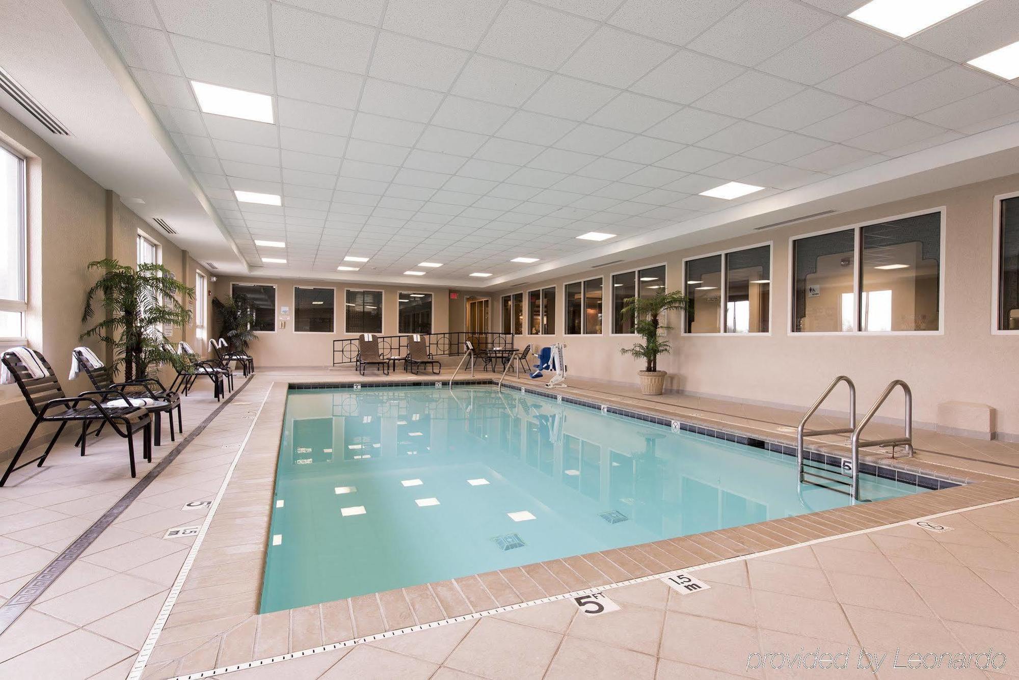 Holiday Inn Express Hotel & Suites Greenwood Bagian luar foto